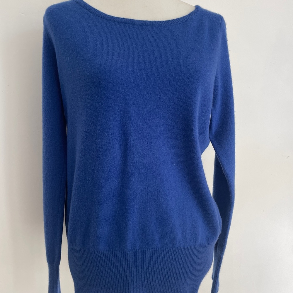 Neiman Marcus VTG. 100% Cashmere sweater XL
